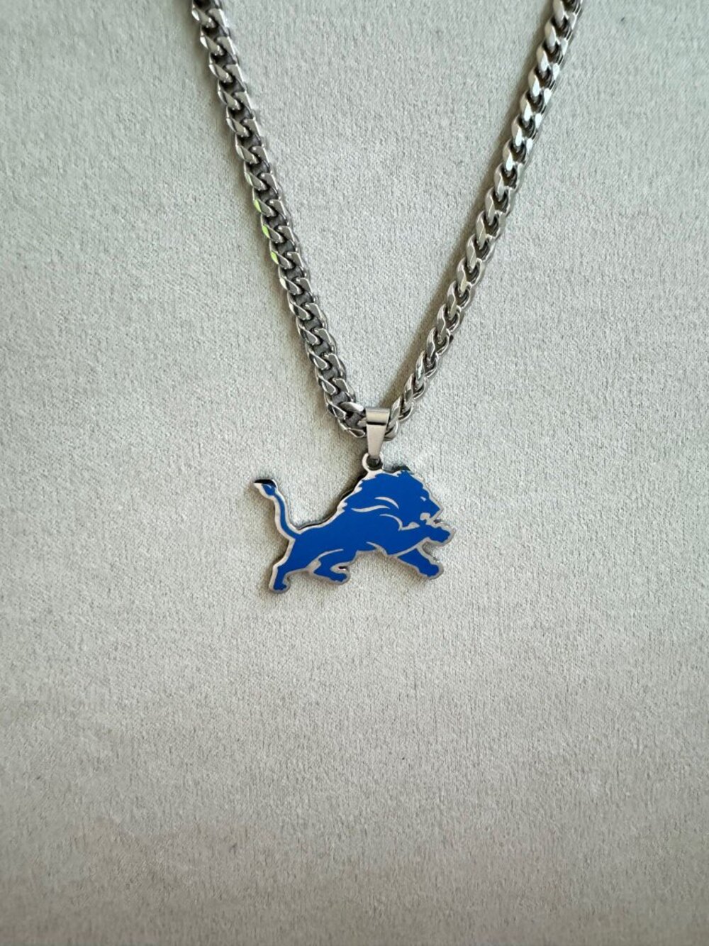 Detroit Lions Necklace - 5mm Cuban Chain - 22" Length - Fathers Day Gift - Y2K - Picture 2 of 2